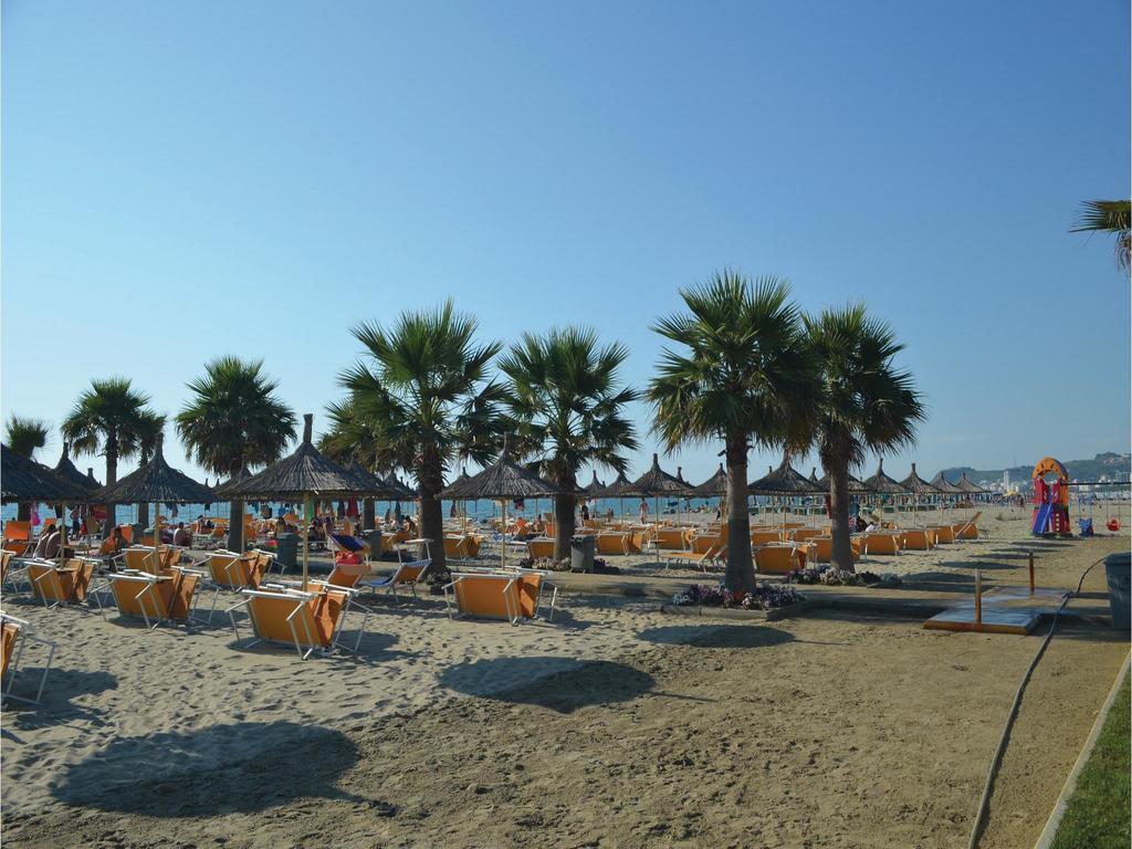 Holiday Home Pishat E Buta 28 Голем Екстериор снимка
